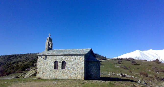 mountain chapel in Kalipefki