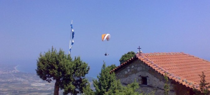 paragliding at Little Church